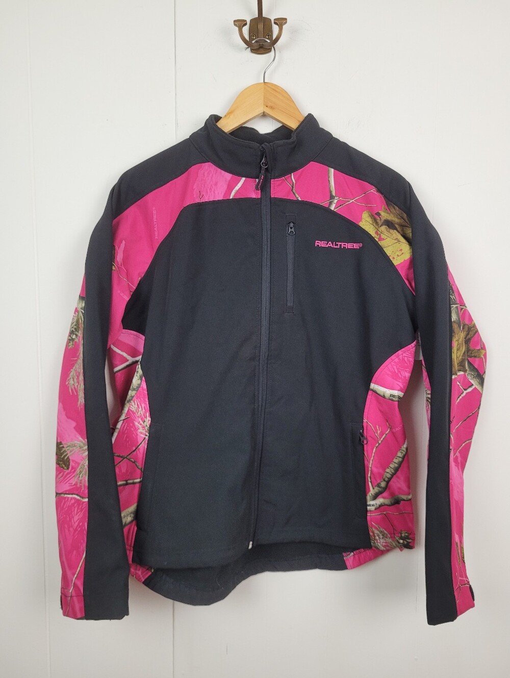 Realtree Medium Pink & Black Camo Softshell Jacket